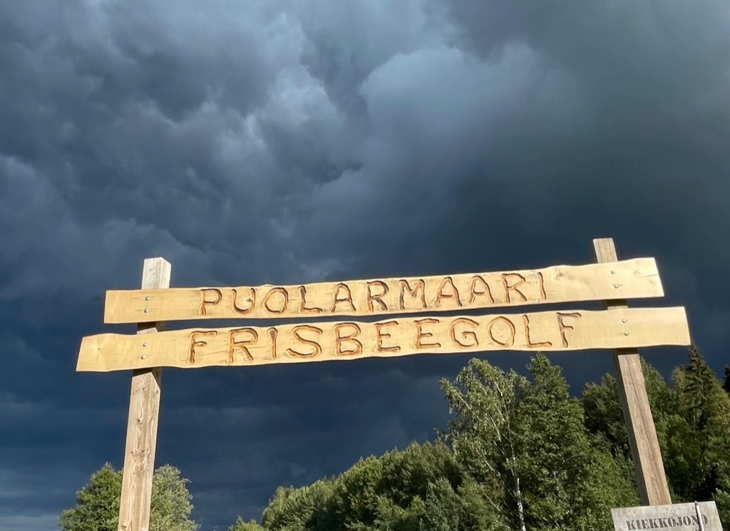 Puolarmaari frisbeegolf